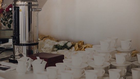 Bufet kawowy ciągły
15 zł za osobę

Kawa, herbata, cytryny, mleko, cukier.
Na stołach woda mineralna oraz ciastka